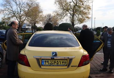 Gilan Governor take a taxi the Minister of Labor